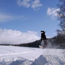 litet hopp hemma i banken. Foto: Jonas. &Aring;kare: Adde.