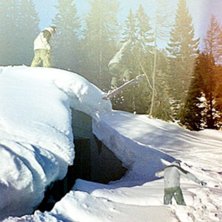 Ihop klippt bild. Fotorullen &auml;r skadad, d&auml;r av d. Foto: Jojje. &Aring;kare: David carlsson.