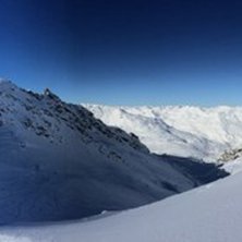 En utsikt &ouml;ver ett litet offpistomr&aring;de bredvid l. Foto: Filiph Carl&eacute;n.