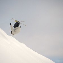 frontflipp ut fr&aring;n en h&auml;ngdriva. Foto: pappa. &Aring;kare: Jesper Olsson (jag).