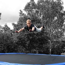 En frontflip-superman p&aring; trampolinen! :). Foto: Mattias Vogel. &Aring;kare: Tobias Vogel.