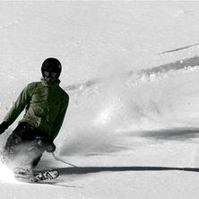 Jonathan &aring;ker offpist med sina mittmonterade skid. Foto: Christoffer Engstr&ouml;m. &Aring;kare: Jonathan Ekstr&ouml;m.