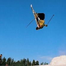 Backflip i mini hopp. Foto: Lucas Lindh. &Aring;kare: Jens Nystr&ouml;m.