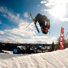 Sl&auml;nger ut en FET Backflip :). Foto: Robin Todor. &Aring;kare: Jonas R&ouml;nnblad.