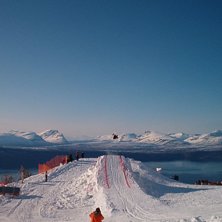 Da Gatering i Narvik april 2003. Be there april 20. Foto: Gunnar Zahl. &Aring;kare: Skier unknown.