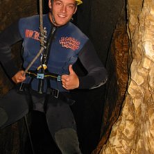 P&aring; v&auml;g ner i ett av alla tr&aring;nga h&aring;lor i Haggas. Foto: Randy Fitzsimmons. &Aring;kare: Mikael Blomqvist.