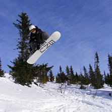 Hjemmelaget hopp ved B&oslash;rseterheisen . Foto: Tor-Einar Wahl. &Aring;kare: Eivind Jensen.