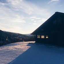 SIL hytta &aring;pen og p&aring;melding til DNB &aring;pen bakke .