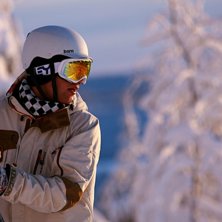 lite hoppsession i ett lite hopp med en liten anto. Foto: Joakim Hayland. &Aring;kare: Jesper Hayland.