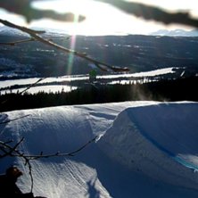 F&ouml;rsta svarta hoppet i Br&auml;cke en mycket fin dag . Foto: Lee Myhr. &Aring;kare: Filip S&ouml;rlin.