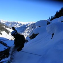 Sk&ouml;nt med nysn&ouml;!. Foto: Ola Melin. &Aring;kare: Johan Hallberg.