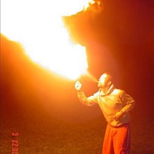 flammmmmmes. Foto: Elliot Dearman. &Aring;kare: albert Brandt.