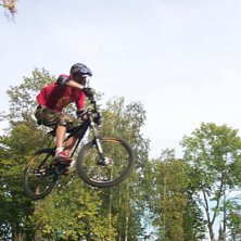 flying !. Foto: Pelle Bergstr&ouml;m. &Aring;kare: Andreas Bj&ouml;rnberg.