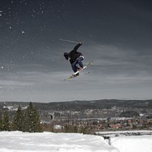 Adam k&ouml;r h&aring;rt med telemark.. Foto: Felix N&auml;s. &Aring;kare: Adam Dock.