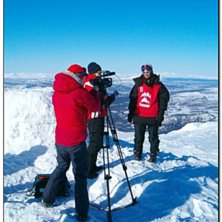 Filmning f&ouml;r Sportspegeln p&aring; Borkafj&auml;lls topp. Foto: jop.