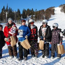 Foto: T&auml;vling . &Aring;kare: Finalister.