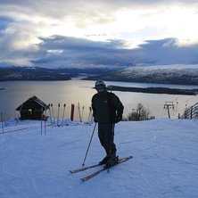 Toppen av skidbacken, underbart v&auml;der f&ouml;rsta ski. Foto: Gustav Nilsson. &Aring;kare: Joakim Sundberg.