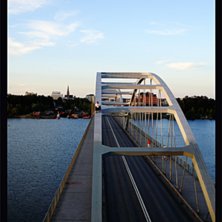 Var och kl&auml;ttrade lite i midnattsolen bilden tage. Foto: Simon Pont&eacute;r. &Aring;kare: Mikael &Ouml;hlund.
