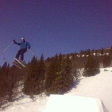 Ett hopp i &Aring;res svarta linje. Inte s&auml;rskilt snyg. Foto: Stefan W. &Aring;kare: Tomas Wikman.