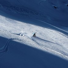 Frida Segern&auml;s hittar or&ouml;rd sn&ouml; p&aring; v&auml;g nedf&ouml;. Foto: Axel Adolfsson. &Aring;kare: Frida Segern&auml;s.