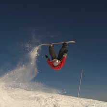 jag fotar micke n&auml;r han g&ouml;r frontflip. Foto: Niklas Bogg (jag). &Aring;kare: Micke.