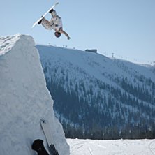 Flip i Oxborn-hoppet p&aring; &aring;rets b&auml;sta dag. Foto: Daniel R&ouml;nnb&auml;ck. &Aring;kare: Jocke Hammar.