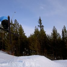 Men h&aring;ller man en skidstav s&aring;d&auml;r?. Foto: Johan Wadsten. &Aring;kare: Jonas Apelgren.