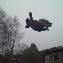 tagen med mobil :S. Foto: n&aring;n. &Aring;kare: jag.