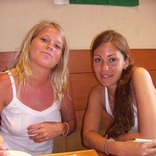 En sista, galen sushi-lunch p&aring; v&aring;rat lokalhak in. Foto: Jamie. &Aring;kare: Linda och Anja.