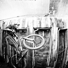 nicklasholmberg.se. Foto: Nicklas Holmberg. &Aring;kare: Ja vem kan du vara!.