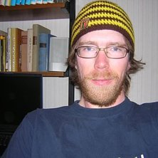 Sj&auml;lvportr&auml;tt med mammas digitalkamera. Foto: Per Jonsson. &Aring;kare: Per Jonsson.