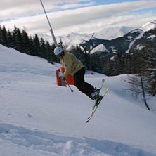 Tre danskar hoppade i sn&ouml;n utan skidor! D&aring; sa Ma. Foto: Tomas D. &Aring;kare: Marcus Jansson.