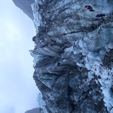 H&auml;r kl&auml;ttrade vi upp p&aring; glaci&auml;ren. Azkallt och. Foto: Anna-Karin Olausson.