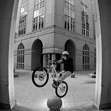 Ja.. slav blixt bakom stenen gav en r&auml;tt schysst . Foto: Simon Pont&eacute;r. &Aring;kare: Joakim Nilsson.