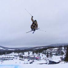 7:a med hand p&aring; l&auml;ggning.... Foto: Sante Tegman. &Aring;kare: P&auml;rra Sundqvist.