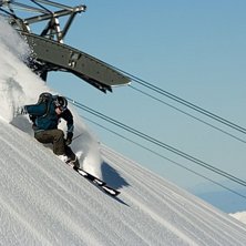 crispig sn&ouml; p&aring; toppen av titlis. (Liftstolpen i . Foto: Martin P&aring;lsson. &Aring;kare: Johan Persson.