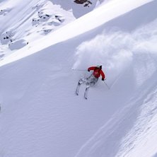 Chris &auml;r ute och leker i r&auml;nnorna p&aring; Gornergrat. Foto: Kristian Tullh&ouml;g. &Aring;kare: Chris Thorne.