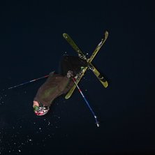 byggde hopp i branten vid tarmen &aring; drog lite sk&ouml;. Foto: Jesper Sj&ouml;berg. &Aring;kare: Kristoffer Hedl&ouml;f.