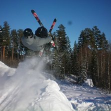 Backflip. Foto: Adrian H&auml;gglund. &Aring;kare: Jesper Holmberg.