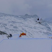 K&ouml;r lite p&aring; dom feta hipparna i parken f&ouml;re t&auml;. Foto: Eero prunila. &Aring;kare: Rasmus Hilli.