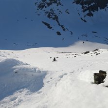Bilden &auml;r tagen uppifr&aring;n. Med splitboard kan det. Foto: Mattias Skantz.