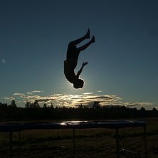 en backflip men solen bakom huvudet :P. Foto: Caroline Svendsen. &Aring;kare: Alexander S&ouml;derstr&ouml;m.