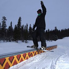 Jag &auml;r nyb&ouml;rjare, Gief kritik, om kortet allts&aring;. Foto: Oskar Hagstr&ouml;m. &Aring;kare: Jonathan Lennberg.