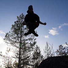 Ett rej&auml;lt skutt ut i luften.. Foto: Magnus R&ouml;lin. &Aring;kare: Martin Persson.