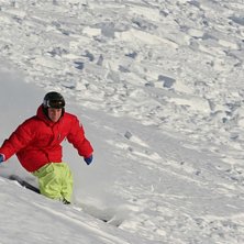 Ullis sv&auml;nger bredvid ett gammalt ras. Foto: Johan S&ouml;derlund. &Aring;kare: Ulrika Pettersson.