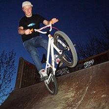Lekte i rampen. Foto: Patrik Fernstr&ouml;m. &Aring;kare: Mikael H&auml;ll.