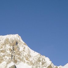 Monte Bianco i bakgrunden. Djupt puder i perfekt l. Foto: Joachim Amland. &Aring;kare: Emil Persson.