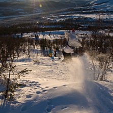 Stekig dag p&aring; skutan, Matte boostar ut f&ouml;r en li. Foto: Robbin G&auml;lliner. &Aring;kare: Mattias H&auml;ggkvist.