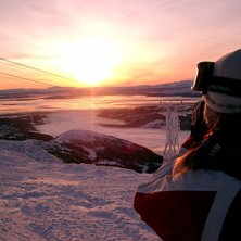 Utsikt fr&aring;n &Aring;reskutan &ouml;ver dalen en solig janua. Foto: Thomas.