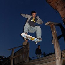 patte ollar trappen vid kafe&eacute;t. Foto: Max Romlin. &Aring;kare: Patrik Ericsson.